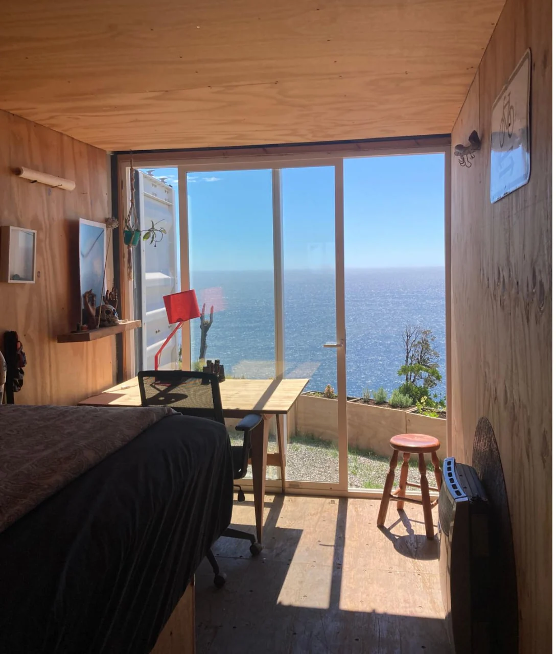 Interior del módulo privado con vista al mar